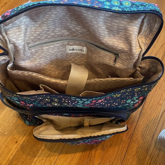 SAKROOTS Navy Floral Spirit medium sized backpack with laptop sleeve RARE! - Picture 8 of 9